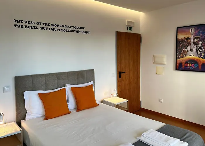 Clerigos Cinema Pensjonat Porto